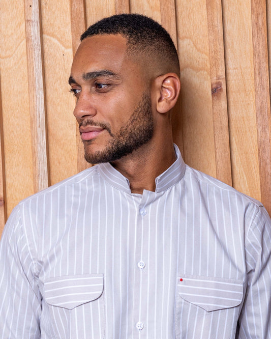 Le col inversé deux poches à rabat